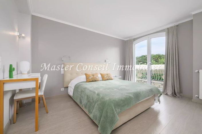 Image No.17-5 Bed House for sale