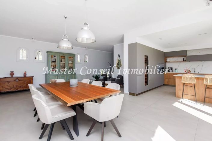 Image No.20-5 Bed House for sale