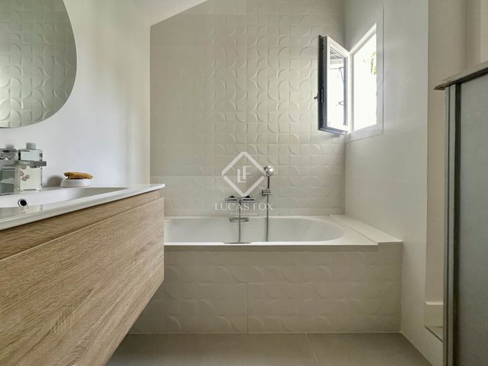 Image No.9-2 Bed House for sale