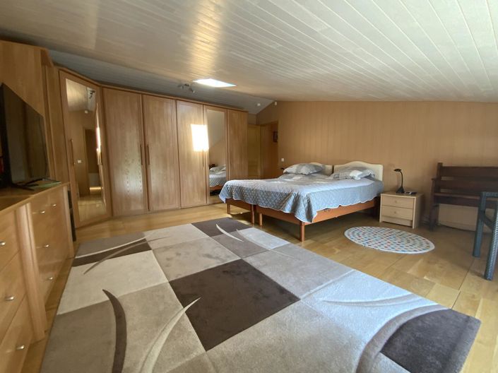 Image No.16-5 Bed House for sale