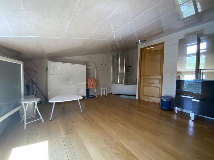 Image No.18-5 Bed House for sale