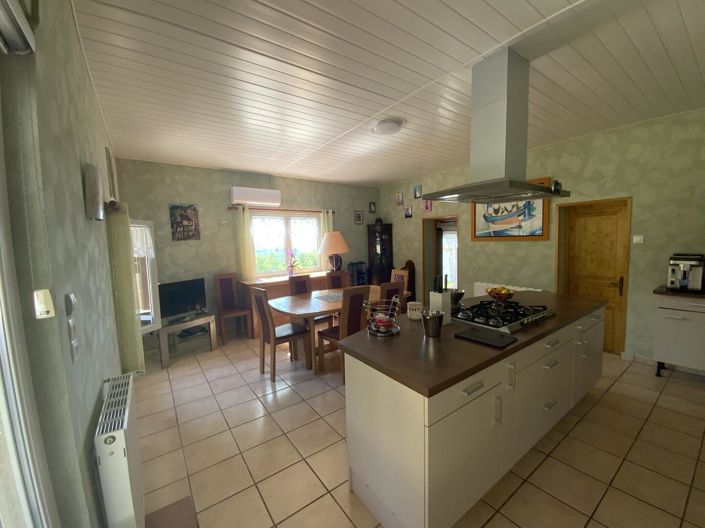 Image No.6-5 Bed House for sale