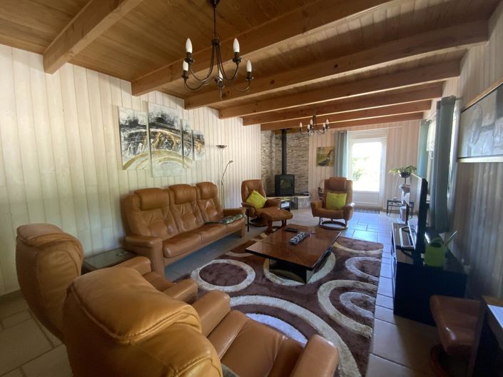 Image No.8-5 Bed House for sale