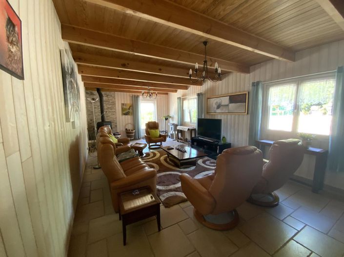 Image No.9-5 Bed House for sale