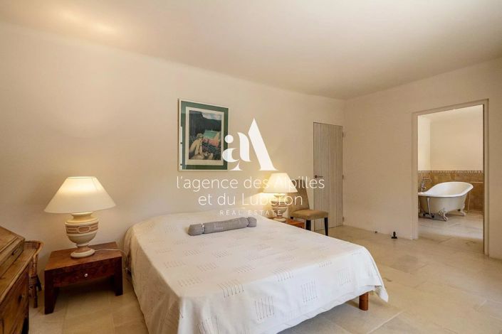 Image No.19-6 Bed House for sale