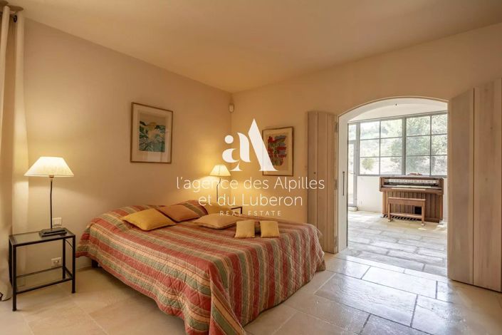 Image No.20-6 Bed House for sale