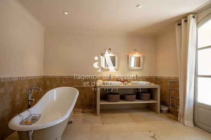 Image No.23-6 Bed House for sale