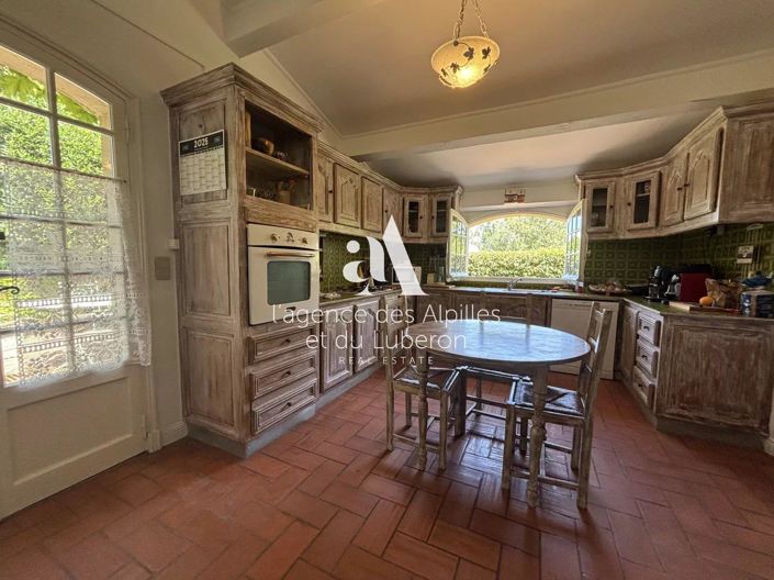 Image No.6-5 Bed House for sale