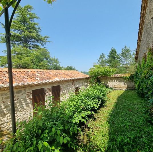 Image No.23-9 Bed Property for sale