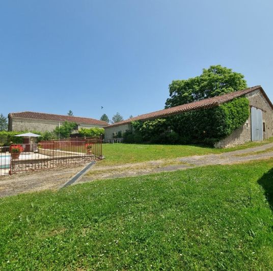 Image No.24-9 Bed Property for sale