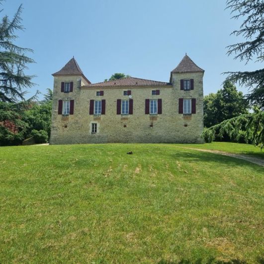 Image No.4-9 Bed Property for sale