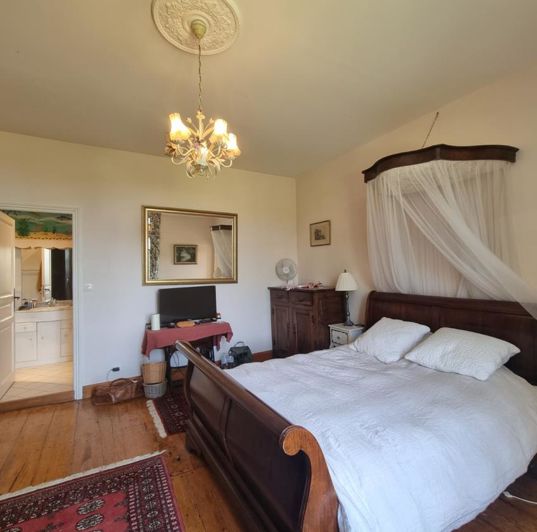 Image No.54-9 Bed Property for sale