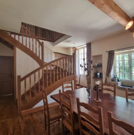 Image No.64-9 Bed Property for sale