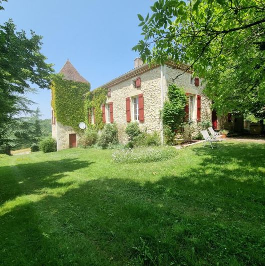 Image No.7-9 Bed Property for sale