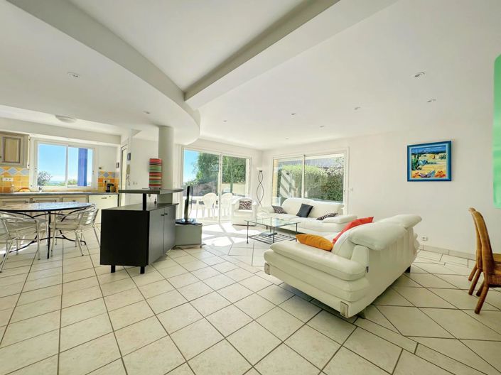 Image No.5-5 Bed House for sale