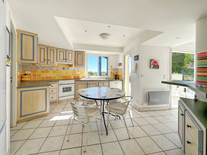 Image No.8-5 Bed House for sale