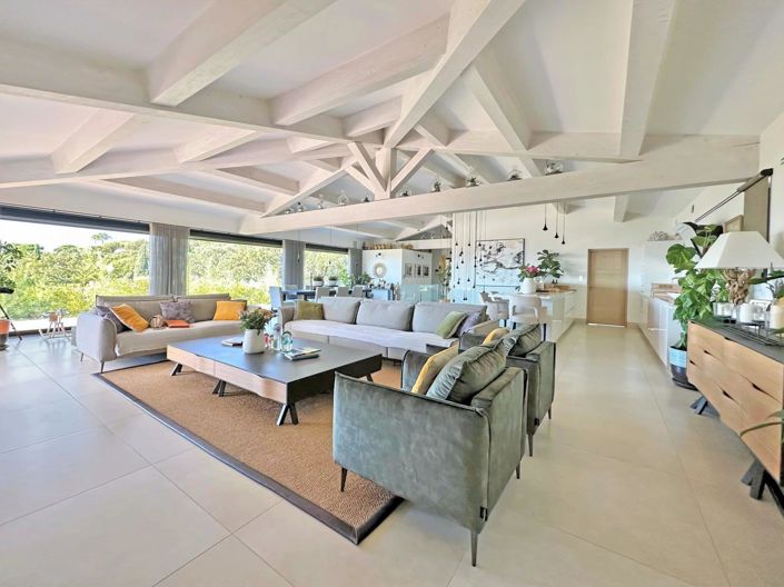 Image No.8-5 Bed House for sale