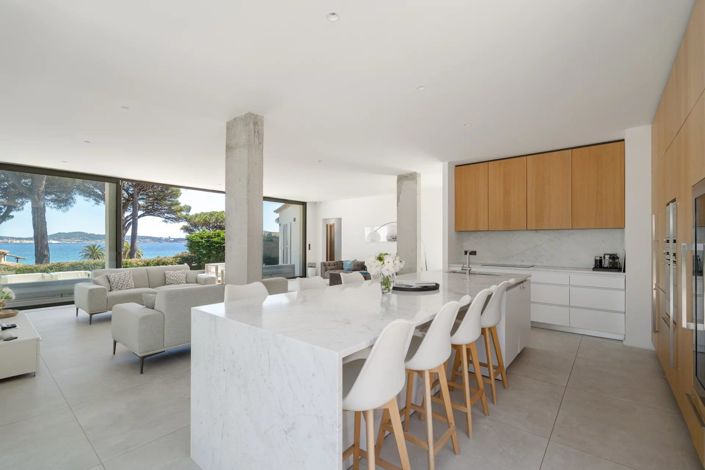 Image No.11-5 Bed House for sale