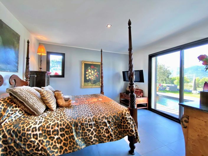 Image No.11-3 Bed House for sale