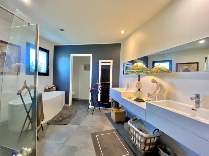 Image No.12-3 Bed House for sale