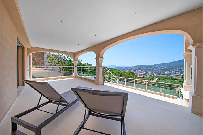 Image No.11-5 Bed House for sale