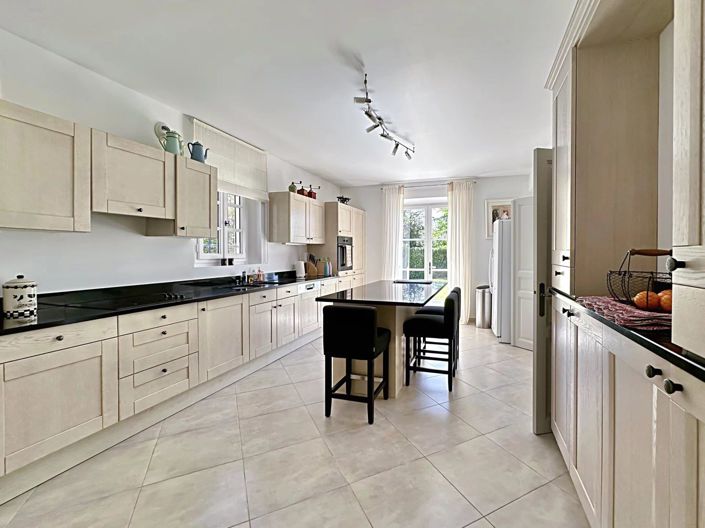 Image No.10-4 Bed House for sale