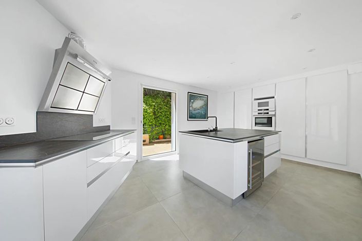 Image No.19-5 Bed House for sale