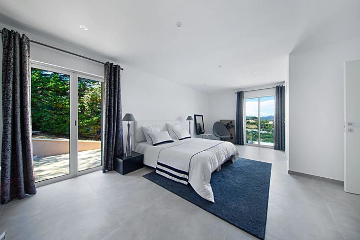 Image No.21-5 Bed House for sale