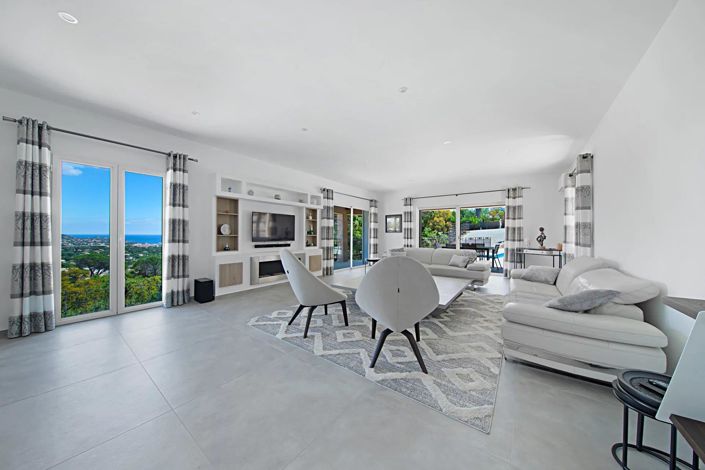 Image No.8-5 Bed House for sale