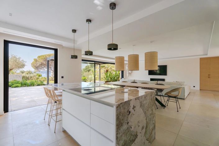 Image No.10-5 Bed House for sale