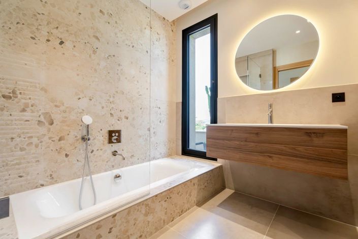 Image No.24-5 Bed House for sale