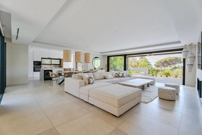 Image No.7-5 Bed House for sale