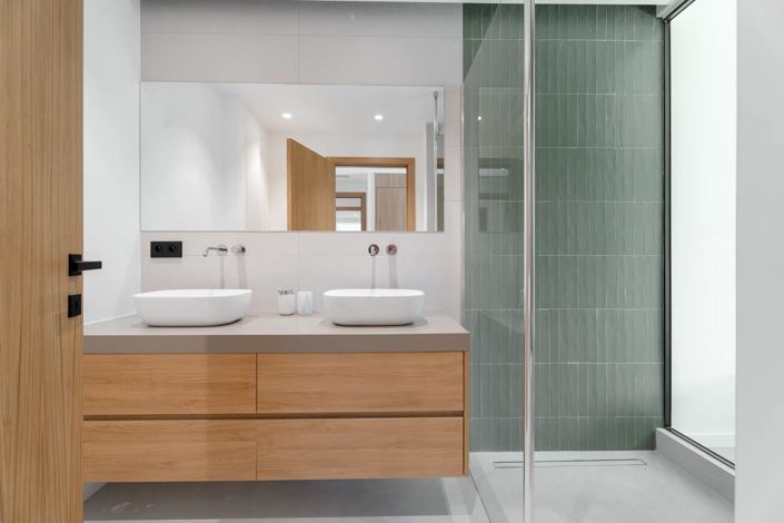 Image No.16-5 Bed House for sale