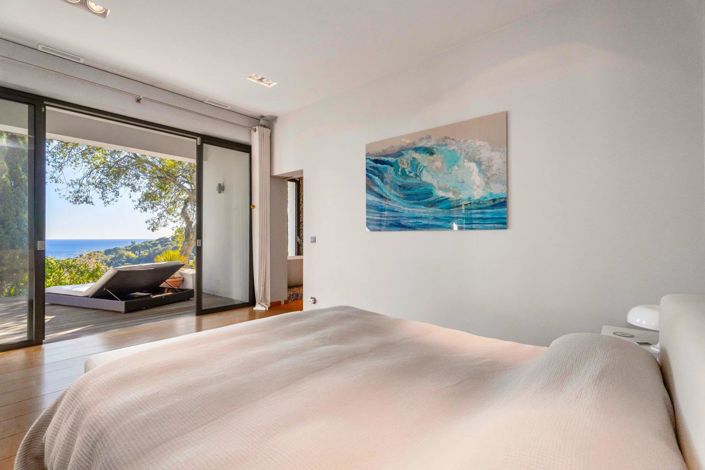 Image No.12-6 Bed House for sale