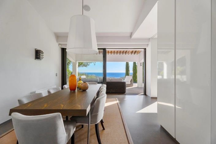 Image No.7-6 Bed House for sale