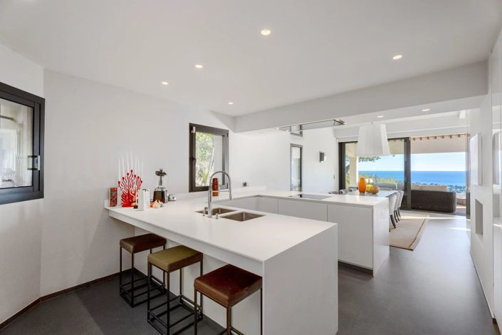 Image No.9-6 Bed House for sale