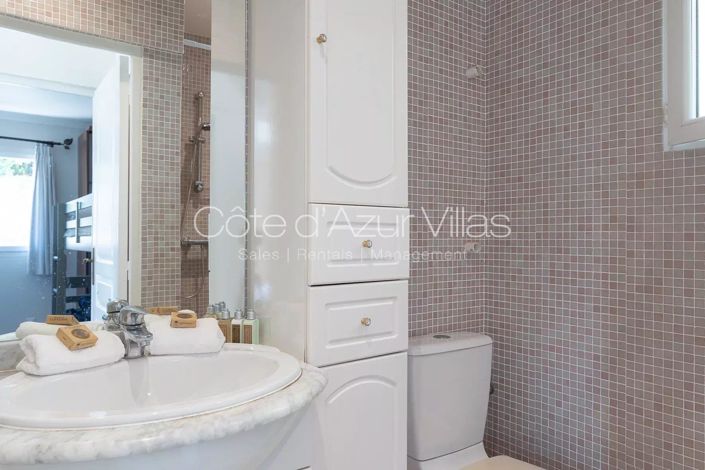 Image No.21-6 Bed House for sale