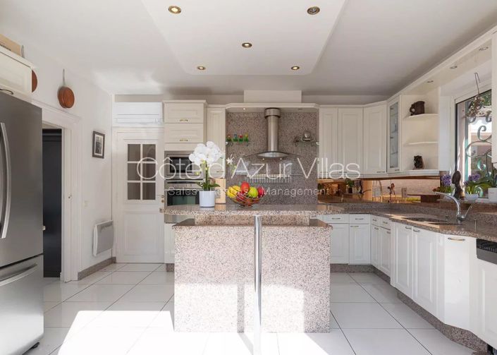 Image No.24-6 Bed House for sale