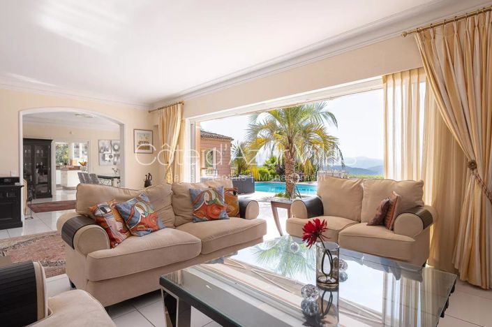 Image No.6-6 Bed House for sale