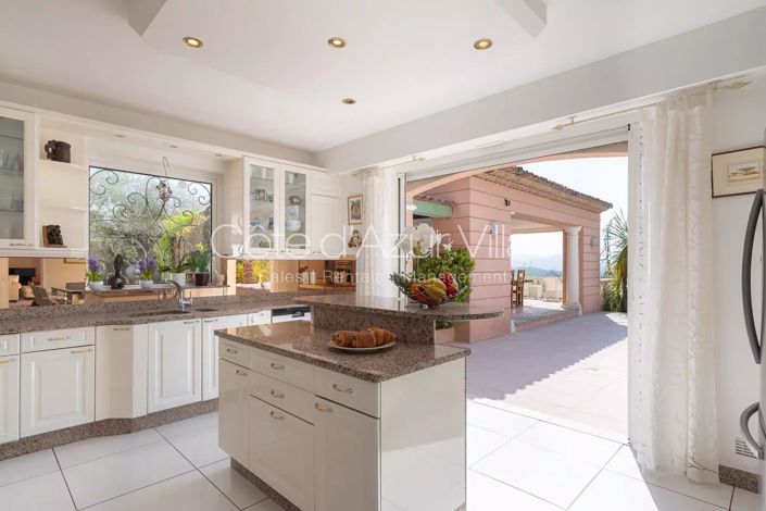 Image No.8-6 Bed House for sale