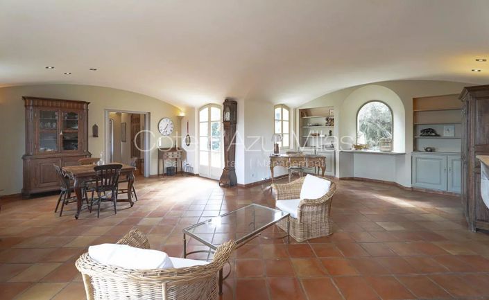 Image No.6-4 Bed House for sale