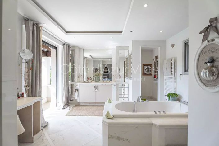 Image No.8-4 Bed House for sale