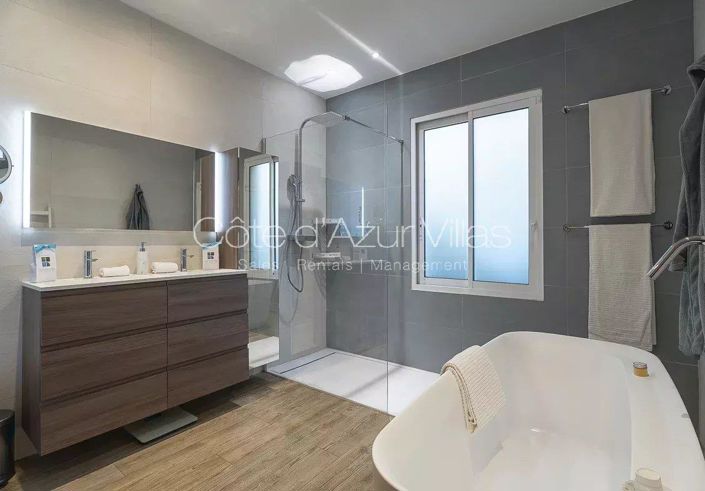 Image No.11-5 Bed House for sale