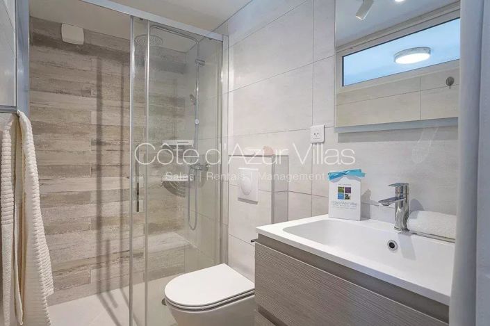 Image No.17-5 Bed House for sale