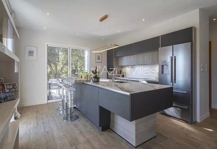 Image No.6-5 Bed House for sale