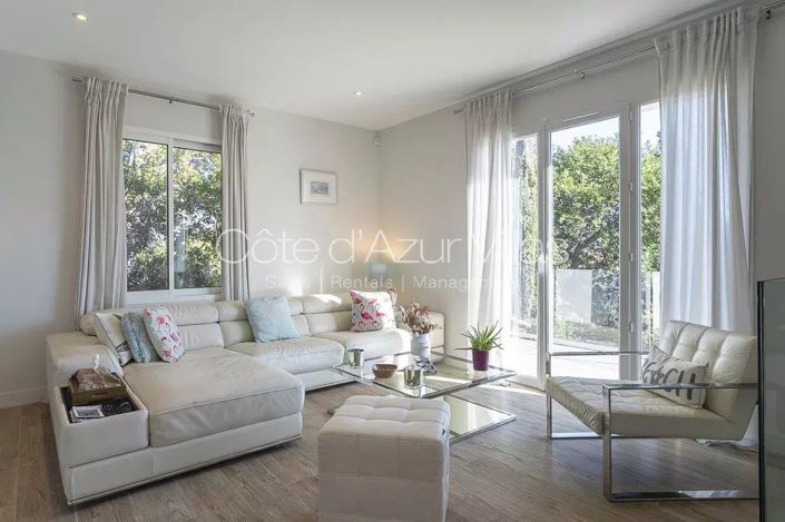 Image No.8-5 Bed House for sale