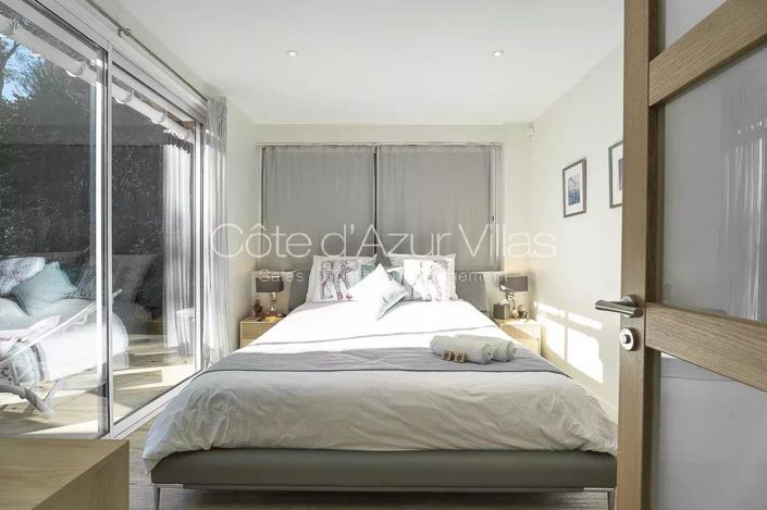 Image No.9-5 Bed House for sale