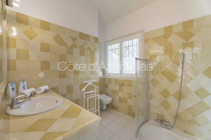 Image No.16-5 Bed House for sale