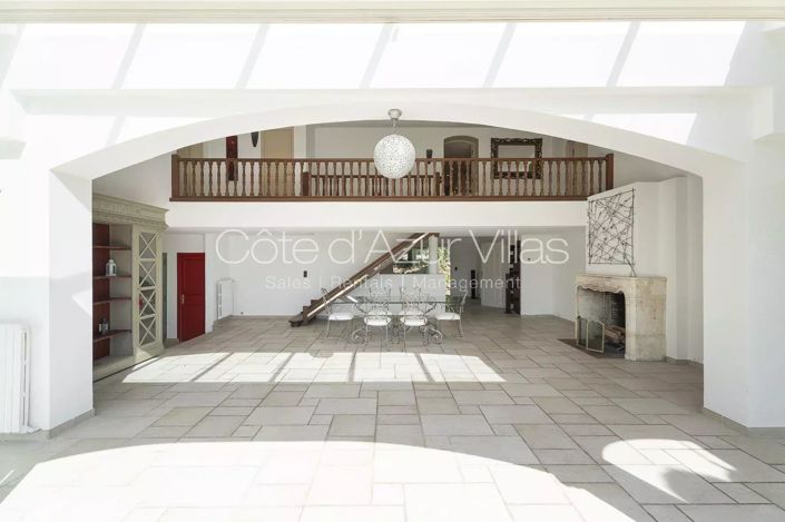 Image No.6-5 Bed House for sale