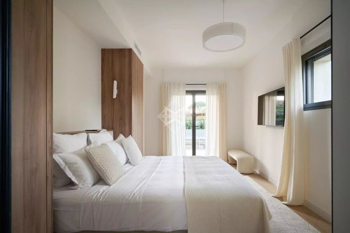 Image No.10-5 Bed House for sale